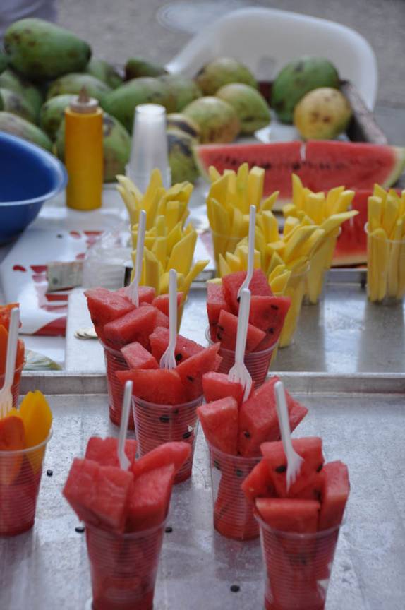 Deliciosa porção de frutas à venda nas ruas de Cartagena, na Colômbia